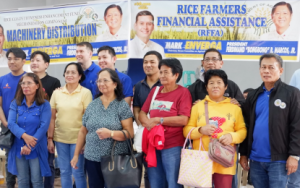 ASSISTING FARMERS. The Department of Agriculture in Calabarzon distributes PHP7.2 million in financial assistance to 1,444 farmers in Quezon province on Jan. 18, 2024. Some of these beneficiaries received PHP5,000 each under the Rice Competitiveness Enhancement Fund-Rice Farmers Financial Assistance (RCEF-RFFA) program. (Photo courtesy of DA Calabarzon)