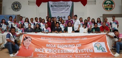 RICE PROCESSING FACILITIES. Department of Agriculture-Philippine Center for Postharvest Development and Mechanization (DA-PHilMech) and officials of two farmers’ groups in Ilocos Norte pose for a photo after the signing of a memorandum of agreement (MOA) for the establishment of Rice Processing System facilities in the towns of Piddig and Bacarra on Tuesday (Sept. 5, 2023). The grant of these facilities is under the Rice Competitiveness Enhancement Fund (RCEF) Mechanization Program. (Photo courtesy of DA-PhilMech)