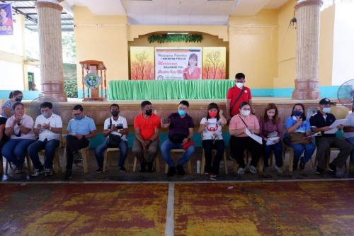 10-24-5-Tulong-pinansyal-sa-mga-bayan-sa-Quezon-pinamahagi-ng-DA-IV-A-CALABARZON
